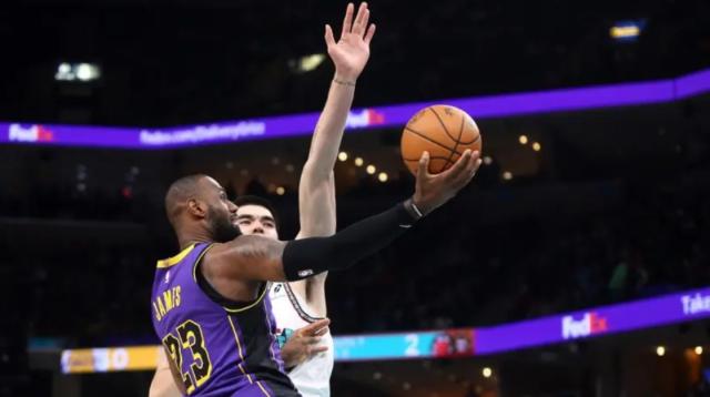 尊享娱乐-没戴维斯真不行!39岁詹姆斯狂砍39分却独木难支