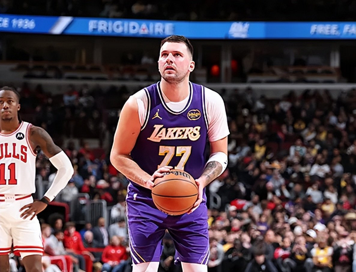 贵宾会-湖人入正轨！东契奇合理出手盘活全队，各配角攻守齐爆侵略性拉满|马库斯-斯玛特|八村塁|卢卡-东契奇|洛杉矶湖人队|杰克·拉拉维亚_新浪体育_新浪新闻